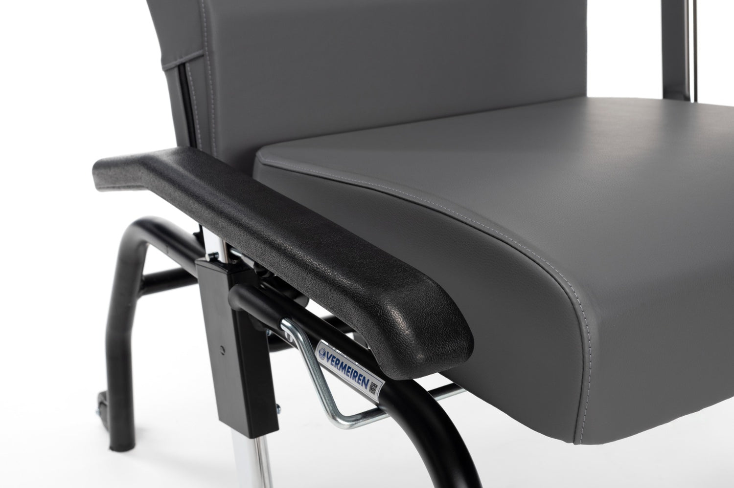 Accoudoir en position basse du fauteuil de repos Languedoc